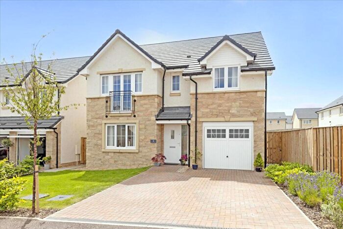 4 Bedroom Detached House For Sale In Kinnear Drive, Bonnyrigg, EH19