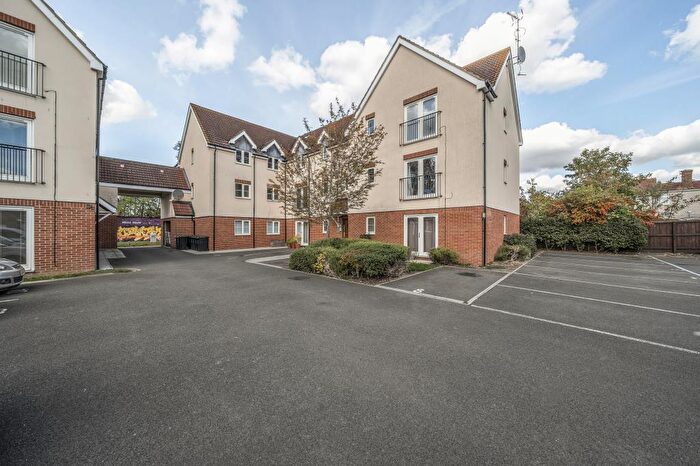 2 Bedroom Flat For Sale In Towpath Gardens, Swindon, SN1