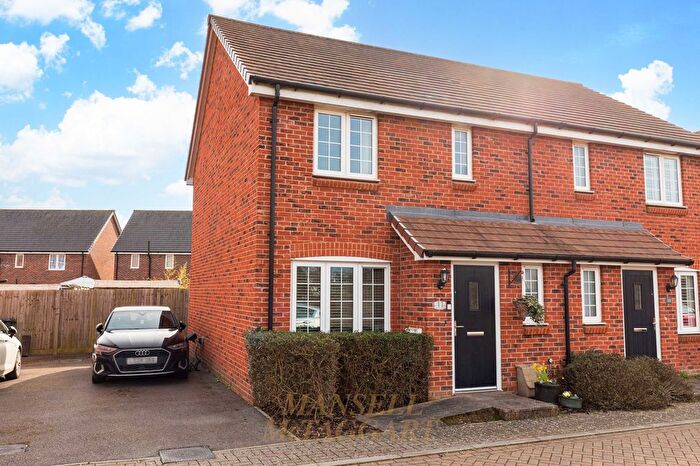 2 Bedroom Semi-detached House For Sale In Robinson Crescent, Crawley, RH10