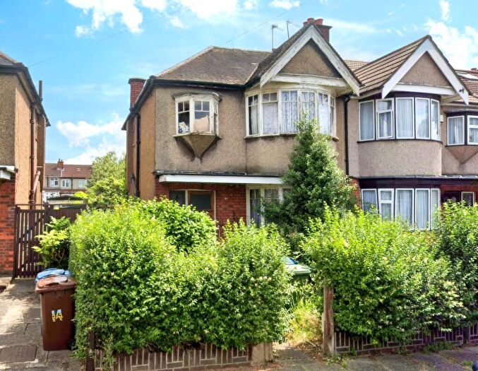 3 Bedroom End Of Terrace House For Sale In Lynton Road, Harrow, Middlesex, HA2