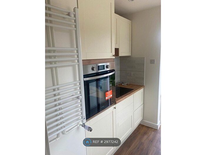 2 Bedroom Bungalow To Rent In Warwick Road, Wellingborough, NN8