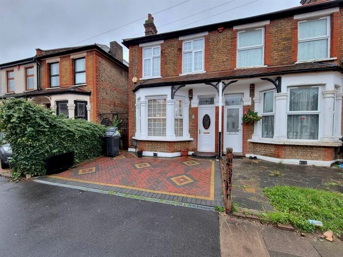 2 Bedroom Property To Rent In Wallington Road, Seven Kings, Ilford, IG3