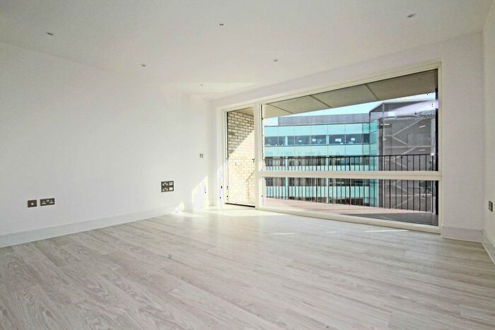 2 Bedroom Flat To Rent In Lakeside Drive, London, NW10