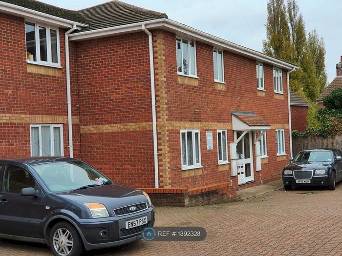 2 Bedroom Flat To Rent In Whitehall Close, Colchester, CO2