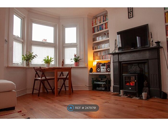 2 Bedroom Flat To Rent In Ambleside Road, London, NW10