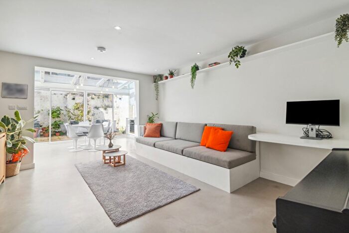 3 Bedroom End Of Terrace House To Rent In Clock Tower Mews, Barnsbury, N1