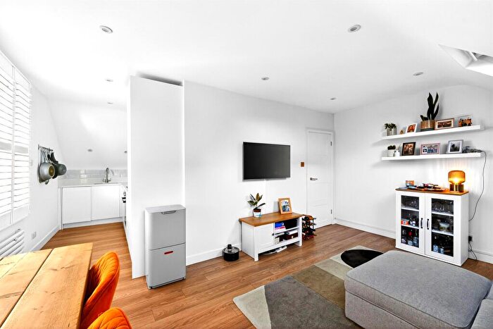 2 Bedroom Apartment For Sale In Fassett Road, Kingston Upon Thames, KT1