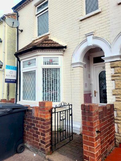 3 Bedroom Semi-Detached House To Rent In Millbrook Road, Bedford, MK42