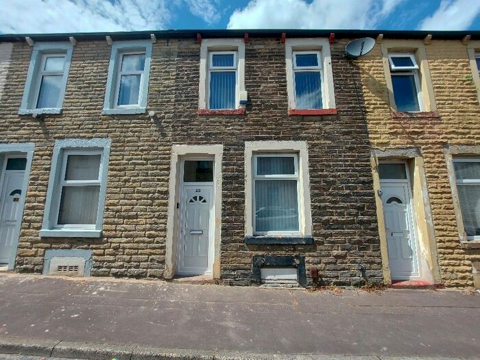 Houses to rent in Standish Street, BB11, Lancashire