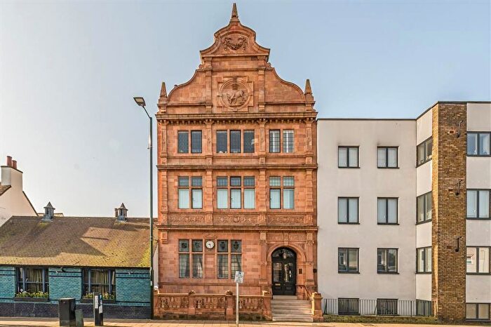 1 Bedroom Flat For Sale In High Street, Teddington, KT1