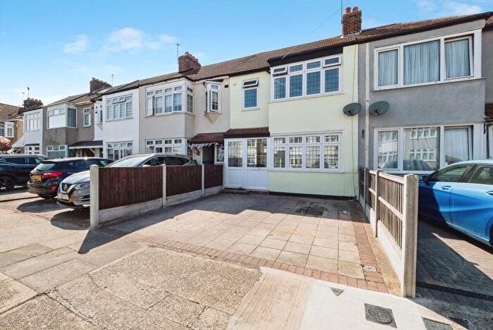 3 Bedroom Terraced House For Sale In Jersey Road, Rainham, RM13