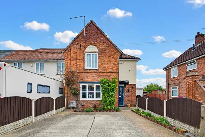 3 Bedroom Semi-Detached House For Sale In The Crescent West, Sunnyside, Rotherham, S66