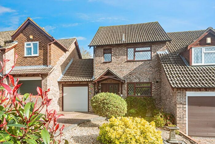 3 Bedroom Semi Detached House For Sale In Ashurst Close, Tadley, Hampshire, RG26