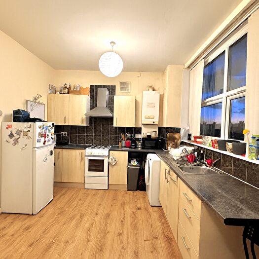 1 Bedroom Flat To Rent In Rounhay Road, Leeds, LS8