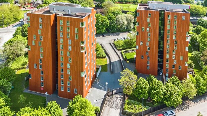 2 Bedroom Flat For Sale In Dalton Street, Manchester, M40