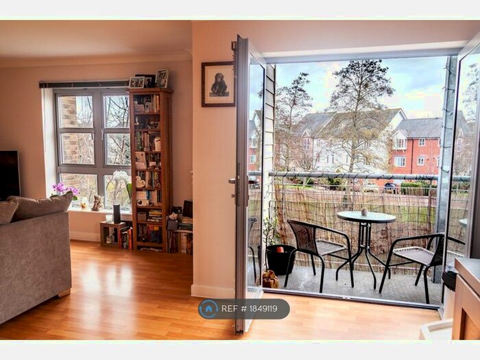 2 Bedroom Flat To Rent In Rotary Way, Colchester, CO3