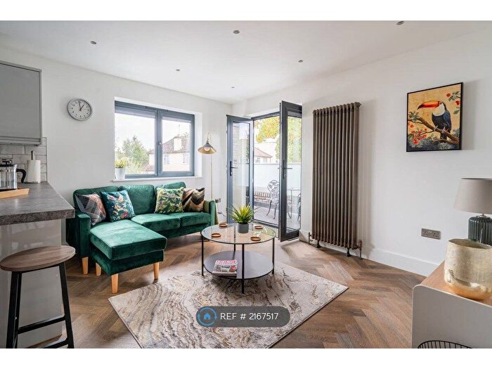 1 Bedroom Flat To Rent In Station Lane, Hornchurch, RM12