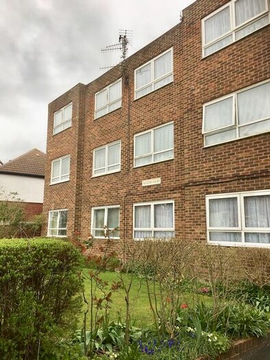 2 Bedroom Flat To Rent In Folkestone Road, Dover, CT17