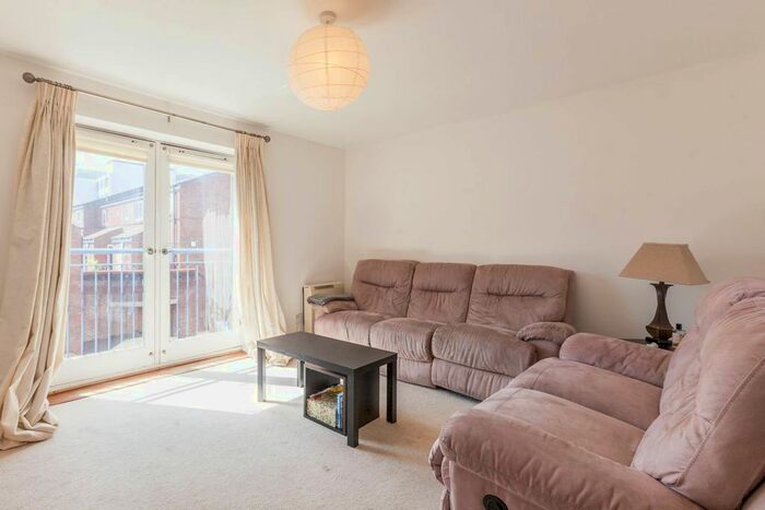 2 Bedroom Flat To Rent In Chicksand Street, Brick Lane, London, E1