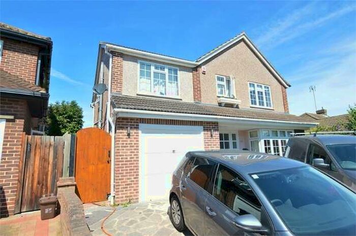 1 Bedroom Flat To Rent In Littlebrook Gardens, Cheshunt, Hertfordshire, EN8