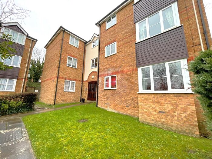 2 Bedroom Flat To Rent In Chagny Close, Letchworth Garden City, SG6