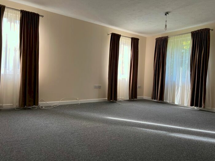 2 Bedroom Flat To Rent In St James Gardens, Chadwell Heath, RM6