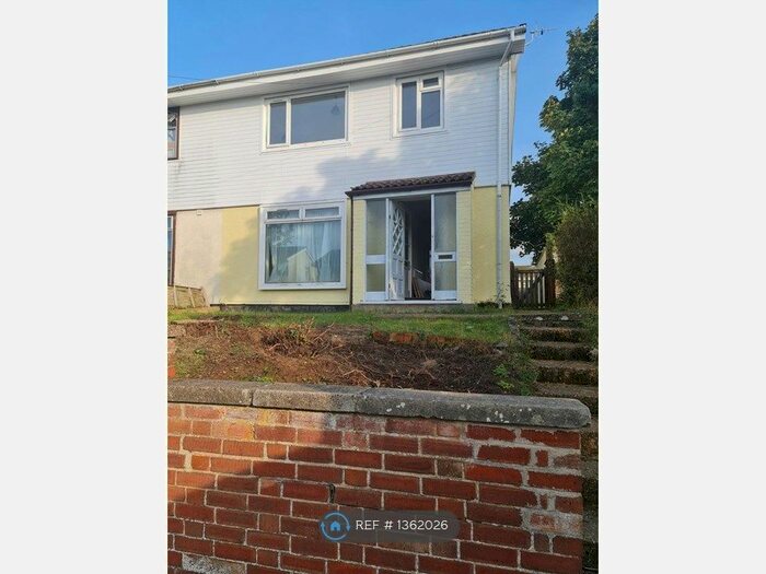 3 Bedroom Semi-Detached House To Rent In Langton Close, Norwich, NR5
