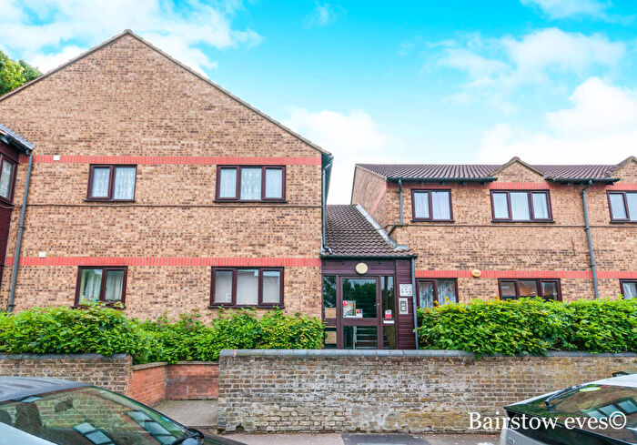 2 Bedroom Flat To Rent In Halstead Court, Verulam Avenue, Walthamstow, E17