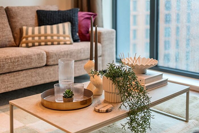 2 Bedroom Flat To Rent In Uncle Leeds, Whitehall Leeds, LS12