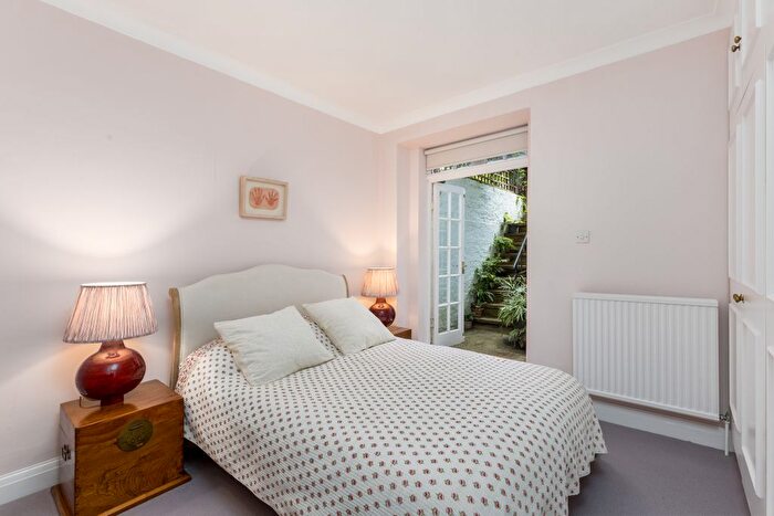 3 Bedroom Flat For Sale In Cheyne Gardens, Chelsea, London, United Kingdom, SW3