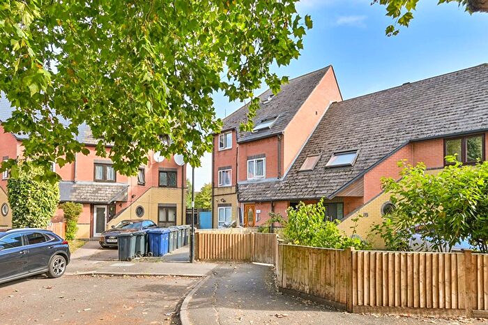 Studio To Rent In Sentinel Close, Southall, Northolt, UB5