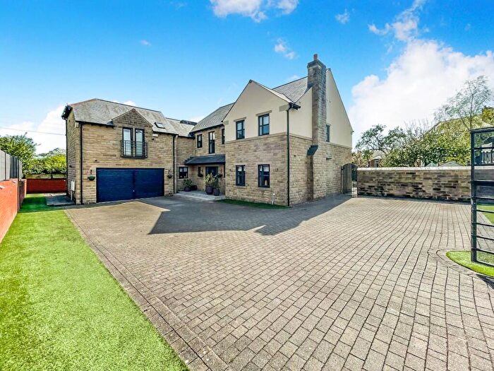 5 Bedroom Detached House For Sale In The Orchard, Birkenshaw. Bradford, West Yorkshire, BD11