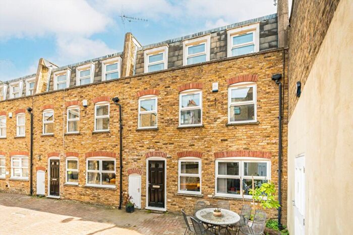 2 Bedroom House For Sale In Barnard Mews, Clapham Junction, SW11