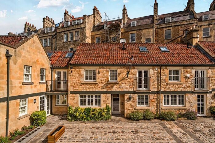 3 Bedroom Mews To Rent In Circus Mews Bath, BA1