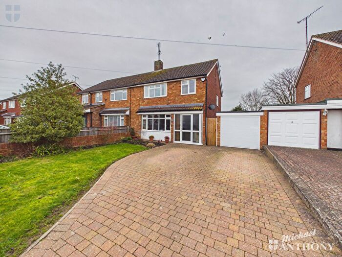 3 Bedroom Semi Detached House For Sale In Bedgrove, Aylesbury, HP21