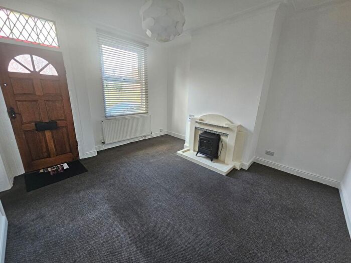 1 Bedroom House To Rent In Aviary Mount, Leeds, LS12