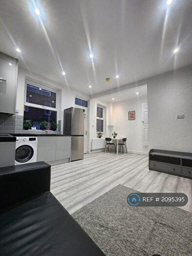 2 Bedroom Terraced House To Rent In Autumn Avenue, Leeds, LS6