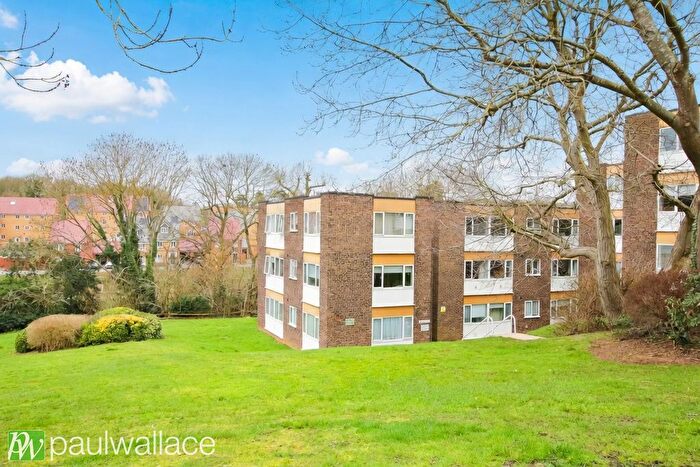 1 Bedroom Flat For Sale In Hillside, Hoddesdon, EN11