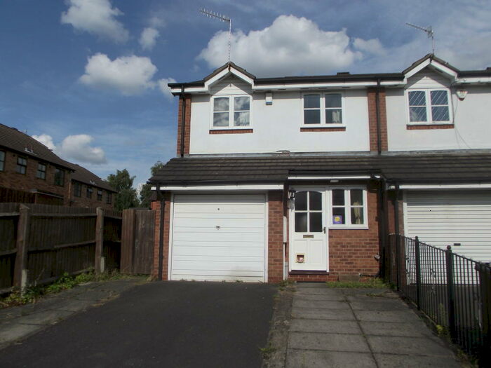 3 Bedroom House To Rent In **&#; Pppw** Heron Drive, Lenton, NG7