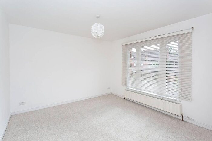 1 Bedroom Maisonette To Rent In Essex Road, Watford, WD17