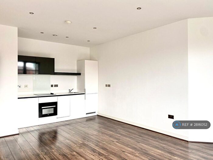 2 Bedroom Flat To Rent In Pope Street, Birmingham, B1