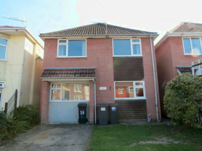 5 Bedroom House To Rent In Bedroom Detached House In Winton, BH9