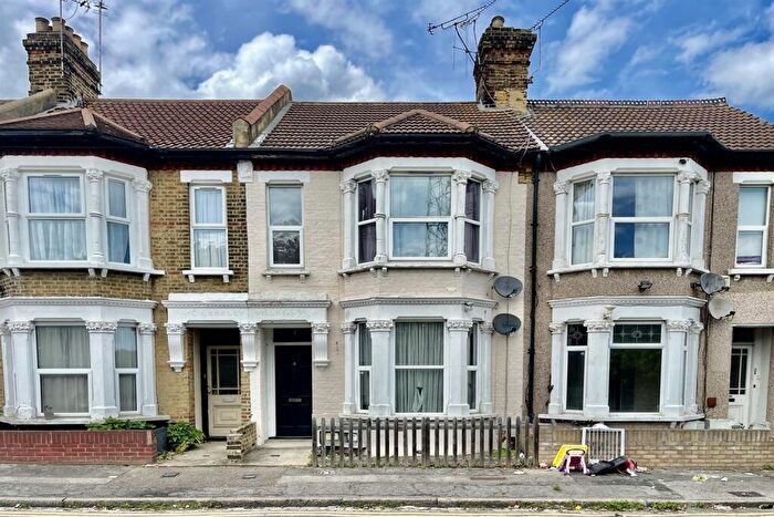 2 Bedroom Flat To Rent In Hamlet Road, SS1