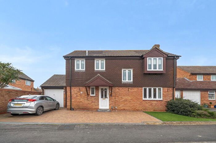 3 Bedroom Detached House For Sale In Thatcham, Berkshire, RG19