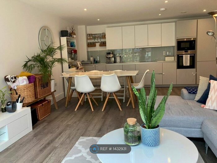 2 Bedroom Flat To Rent In Gaumont Place, London, SW2