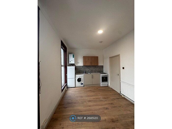 1 Bedroom Flat To Rent In Camden Road, London, NW1