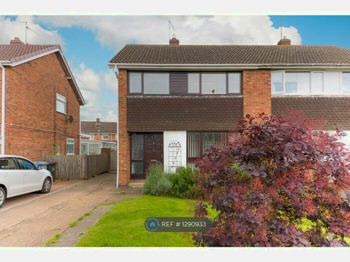 3 Bedroom Semi-Detached House To Rent In St Philips Close, Kettering NN15