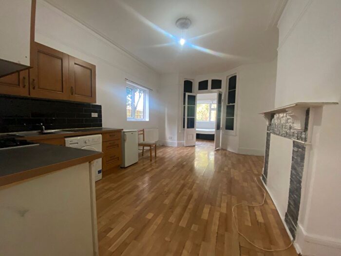 1 Bedroom Flat To Rent In Earlham Grove, London, E7