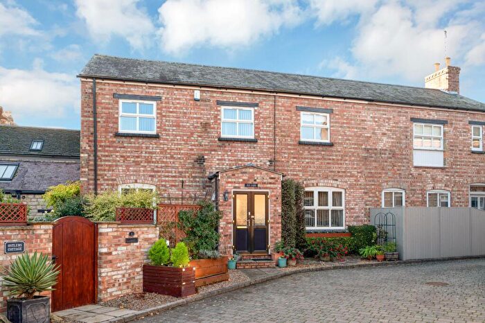 3 Bedroom Barn Conversion For Sale In Watergate, Stamford, PE9