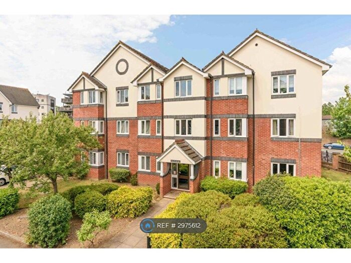 2 Bedroom Flat To Rent In Roydon Court, Walton-On-Thames, KT12